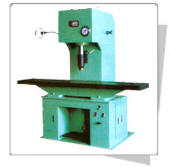 單柱液壓機怎樣保證工作性能 單柱液壓機怎樣保證工作性能