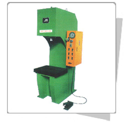 單柱液壓機的主體的強度和剛度怎樣保證 單柱液壓機的主體的強度和剛度怎樣保證