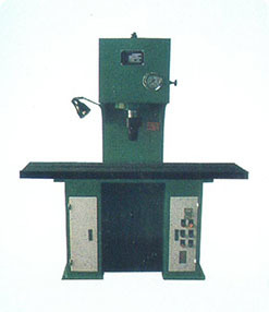 帶緩沖機構的單柱液壓機使用效果怎么保證 帶緩沖機構的單柱液壓機使用效果怎么保證