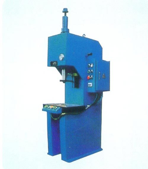 單柱液壓機使用壽命受什么影響 單柱液壓機使用壽命受什么影響