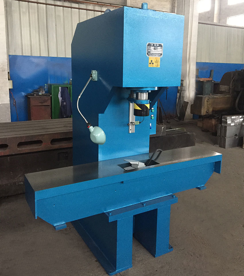 單柱液壓機的總體彎曲剛度總體設計規定 單柱液壓機的總體彎曲剛度總體設計規定